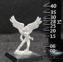 Load image into Gallery viewer, 50-0787: Wind Lord Hero, Female, Unarmored