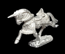 Load image into Gallery viewer, 48-0391: Horse, Armored, F.R. Forward, Head Spike