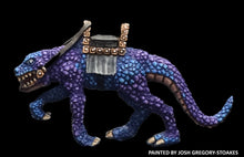 Load image into Gallery viewer, 48-0686: Lizard Mount, Heavy Scales, Advancing Right