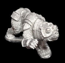 Load image into Gallery viewer, 48-0877: Titanic Bear, Plate Armor, RF Raised, Closed Mouth