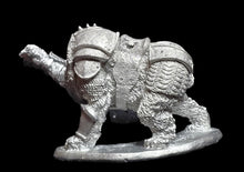 Load image into Gallery viewer, 48-0877: Titanic Bear, Plate Armor, RF Raised, Closed Mouth