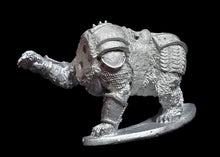 Load image into Gallery viewer, 48-0877: Titanic Bear, Plate Armor, RF Raised, Closed Mouth