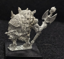 Load image into Gallery viewer, 49-0284:  Beastial Titan with Axe and Victim