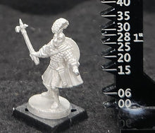 Load image into Gallery viewer, 50-0062:  Elf Warlord with Hammer and Round Shield