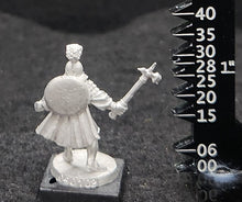Load image into Gallery viewer, 50-0062:  Elf Warlord with Hammer and Round Shield