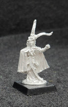 Load image into Gallery viewer, 50-0090:  Elf Spellcaster, Cloaked, with Headdress