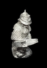 Load image into Gallery viewer, 50-2431: Dwarf Crossbowman, Aiming