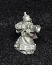 Load image into Gallery viewer, 50-2441: Dwarf Hand Gunner, Aiming