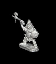 Load image into Gallery viewer, 50-2952: Gnome Adventurer Axeman