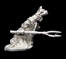 Load image into Gallery viewer, 50-6501: Reptiliad Skirmisher, Armored, At Ready, with Round Shield