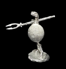 Load image into Gallery viewer, 50-6505: Reptiliad Skirmisher, In Reserve, Smooth Round Shield