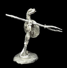 Load image into Gallery viewer, 50-6505: Reptiliad Skirmisher, In Reserve, Smooth Round Shield