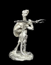 Load image into Gallery viewer, 50-6505: Reptiliad Skirmisher, In Reserve, Smooth Round Shield