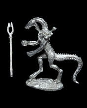 Load image into Gallery viewer, 50-6524: Reptiliad Warrior, Unarmored, Two Handed Weapon, Advancing, Tail Down