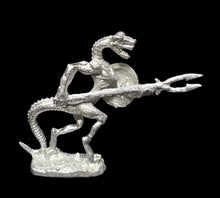 Load image into Gallery viewer, 50-6526: Reptiliad Warrior, Round Shield, Two Handed Weapon, 1st Rank