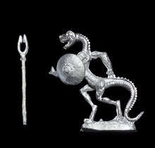 Load image into Gallery viewer, 50-6526: Reptiliad Warrior, Round Shield, Two Handed Weapon, 1st Rank