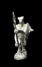 Load image into Gallery viewer, 50-6528: Reptiliad Warrior, Round Shield, Two Handed Weapon, 3rd Rank