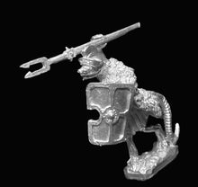Load image into Gallery viewer, 50-6532: Reptiliad Heavy Infantry, Weapon Raised, Scutum Shield