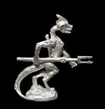 Load image into Gallery viewer, 50-6536: Reptiliad Heavy Infantry Advancing, Shield Arm Forward