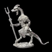 Load image into Gallery viewer, 50-6537: Reptiliad Heavy Infantry Advancing, Shield at Side