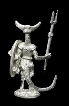Load image into Gallery viewer, 50-6538: Reptiliad Heavy Infantry, In Reserve, Kite Shield