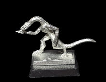 Load image into Gallery viewer, 50-6568: Reptiliad Crewman, Advancing
