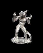 Load image into Gallery viewer, 50-6688: Gilla Worm Crewman