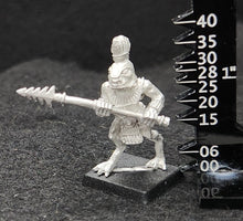 Load image into Gallery viewer, 50-6808: Tenoch Spearman, Advancing