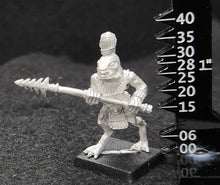 Load image into Gallery viewer, 50-6808: Tenoch Spearman, Advancing