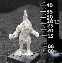 Load image into Gallery viewer, 50-6834: Tenoch Halberdier In Reserve, Unarmored Shoulders, Crested Helmet