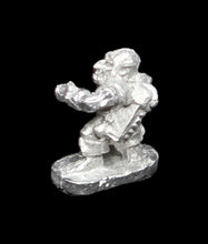 Load image into Gallery viewer, 51-1425: Goblin Raider Crossbowman, Aiming