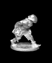 Load image into Gallery viewer, 51-4031: Dark Elf Assassin, Advancing, Hooded
