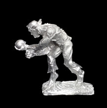 Load image into Gallery viewer, 51-7732: Ghoul with Skull