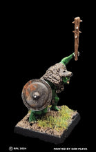 Load image into Gallery viewer, 51-9053: Goblin Command - Standard Bearer