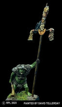 Load image into Gallery viewer, 51-9053: Goblin Command - Standard Bearer