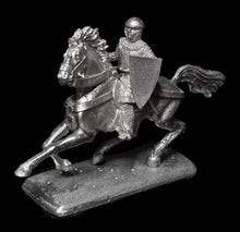 Load image into Gallery viewer, 52-1081: Mounted Man-at-Arms, Weapon at Side