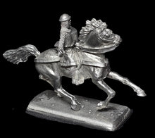 Load image into Gallery viewer, 52-1081: Mounted Man-at-Arms, Weapon at Side