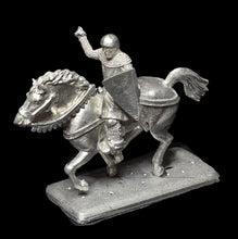 Load image into Gallery viewer, 52-1083: Mounted Man-at-Arms, Weapon Raised