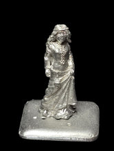 Load image into Gallery viewer, 52-1188: Sorceress on Foot (Lady in Waiting)