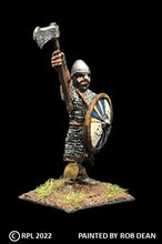 Load image into Gallery viewer, 52-1428: Avalon Men-at-Arms with Axe Raised and Round Shield, in Chainmail