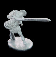 Load image into Gallery viewer, 52-1832: Imperial Greatsword, Attacking, Morion