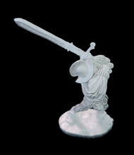 Load image into Gallery viewer, 52-1832: Imperial Greatsword, Attacking, Morion