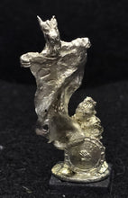 Load image into Gallery viewer, 57-0652: Armored Orc Standard Bearer