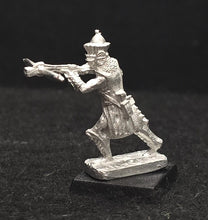 Load image into Gallery viewer, 57-7046:  Lemurian Heavy Crossbowman Firing