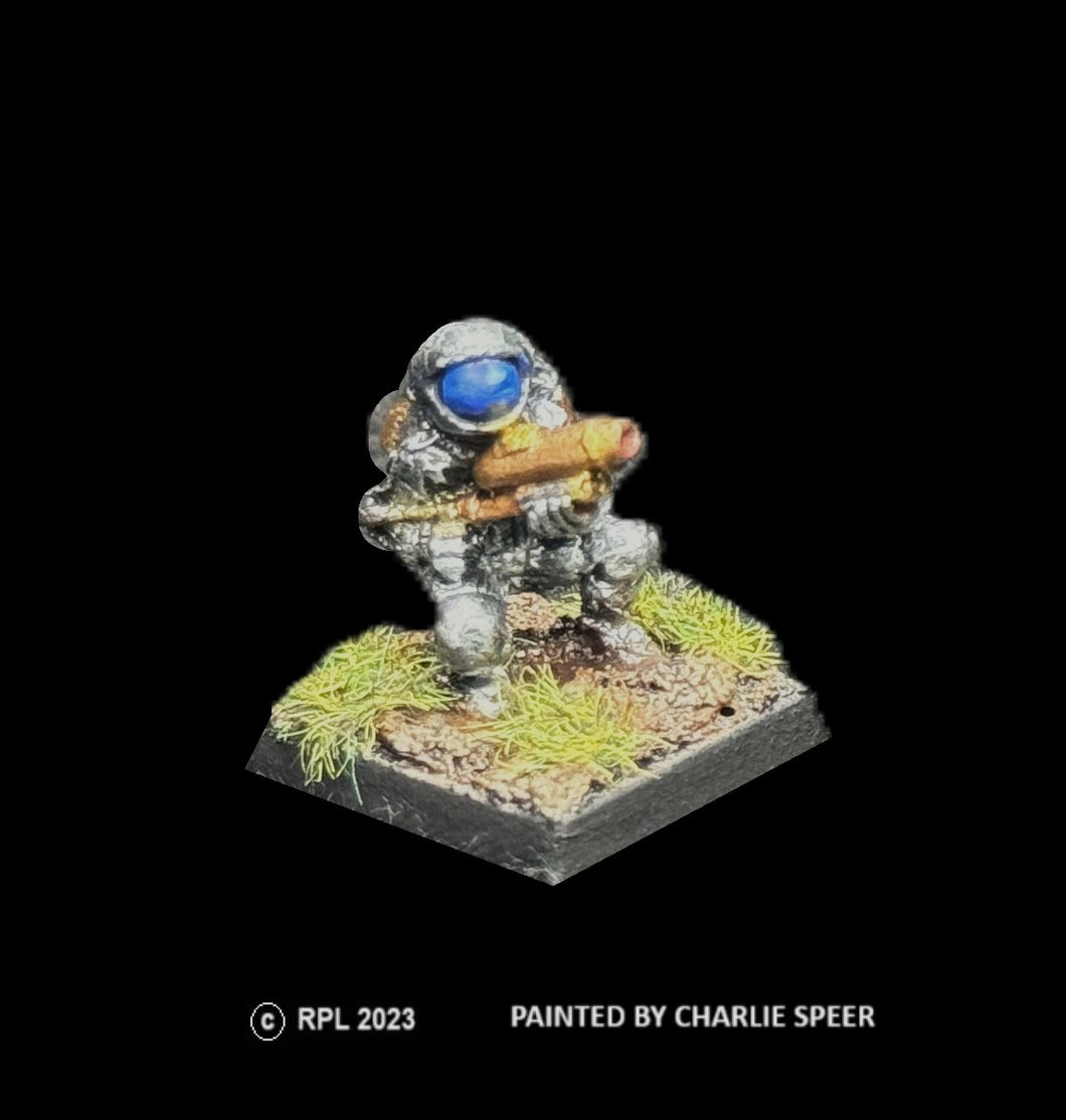 59-1911: Galactic Grenadier with Grenade Launcher, Crouched