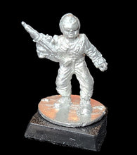 Load image into Gallery viewer, 59-1951: Grenadier Crewman with Assault Rifle