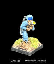 Load image into Gallery viewer, 59-1952: Grenadier Crewman with Grenade Launcher