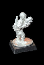 Load image into Gallery viewer, 59-1952: Grenadier Crewman with Grenade Launcher