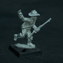 Load image into Gallery viewer, 59-3086: Victorian American Officer with Rifle, Right Arm Raised, Montana Hat