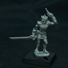 Load image into Gallery viewer, 59-9013: Earthman Renegade with Sword and Pistol Raised